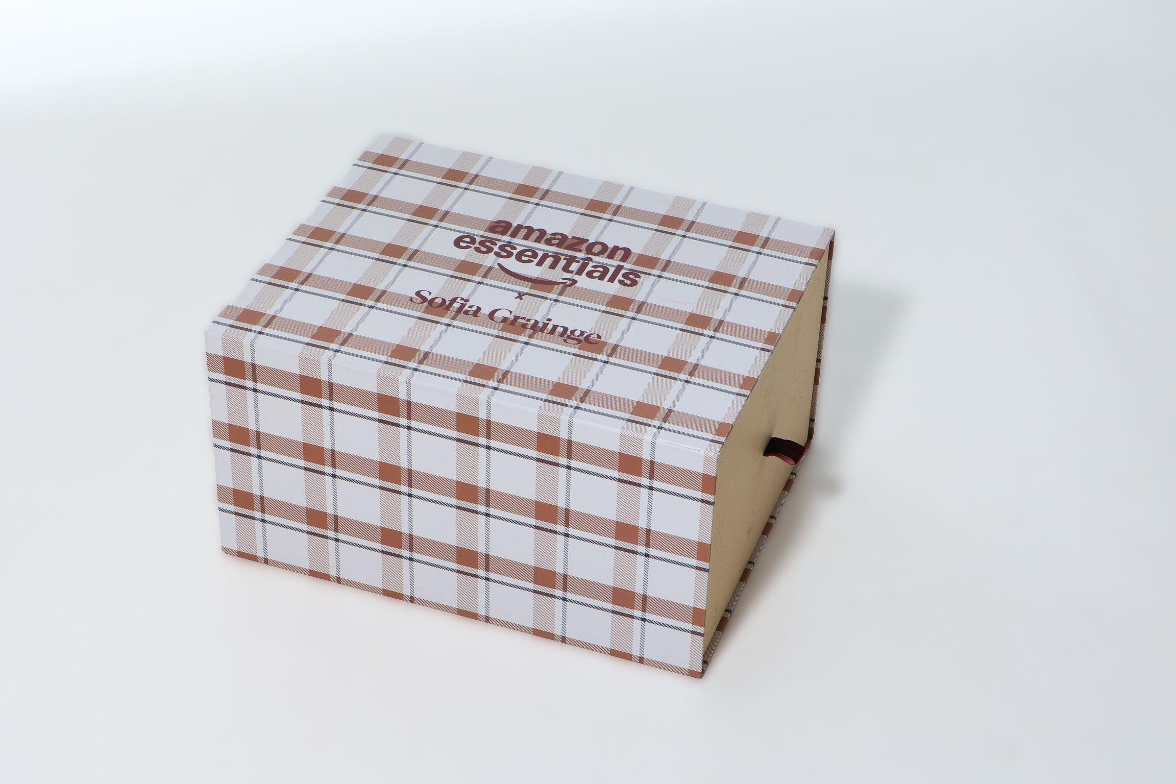 Sofia Grainge x Amazon Essentials Autumn/Winter 2025 Collection Amazon Influencer Program Holiday Gift Mailer