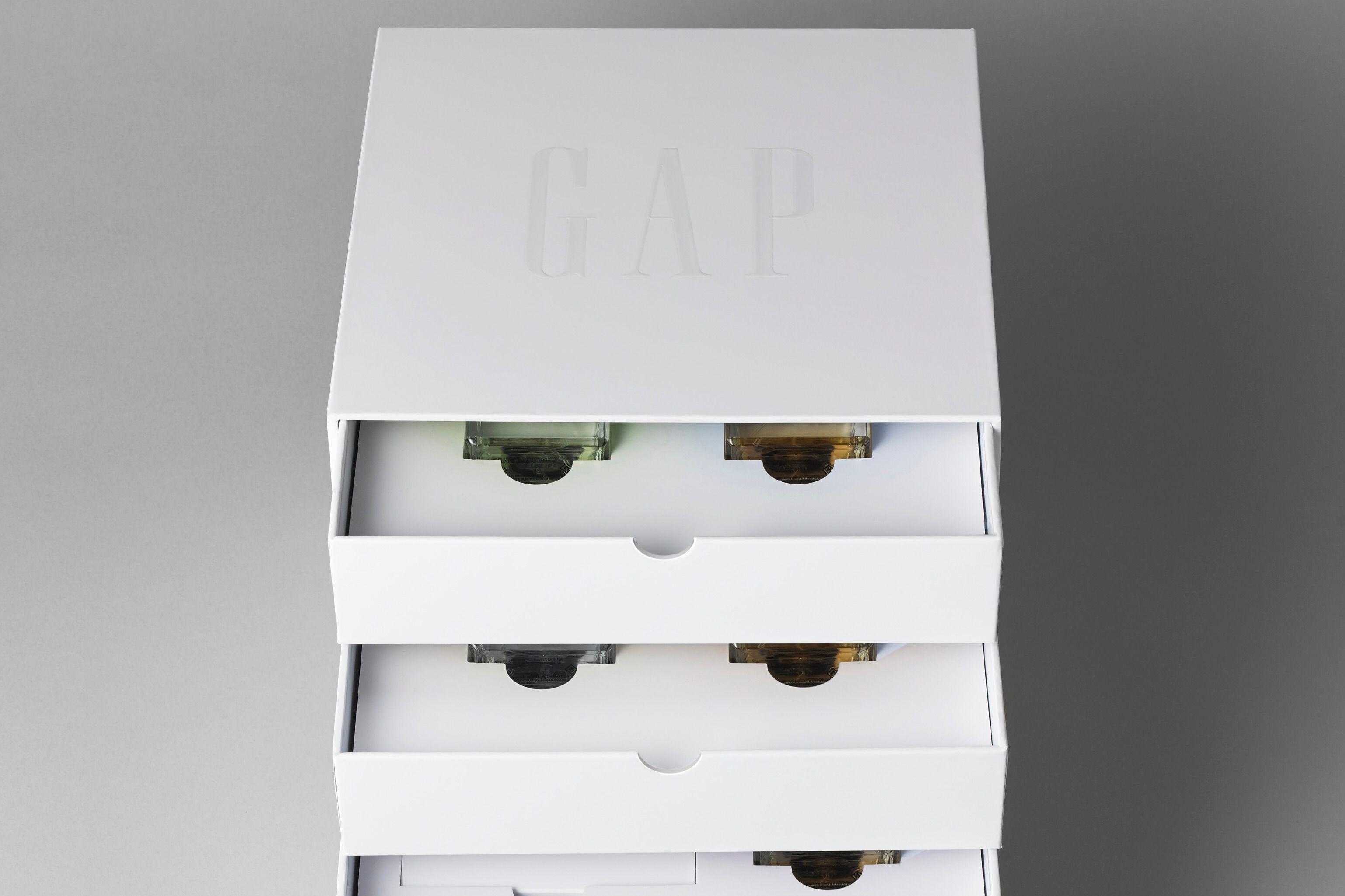 gap fragrance mailer